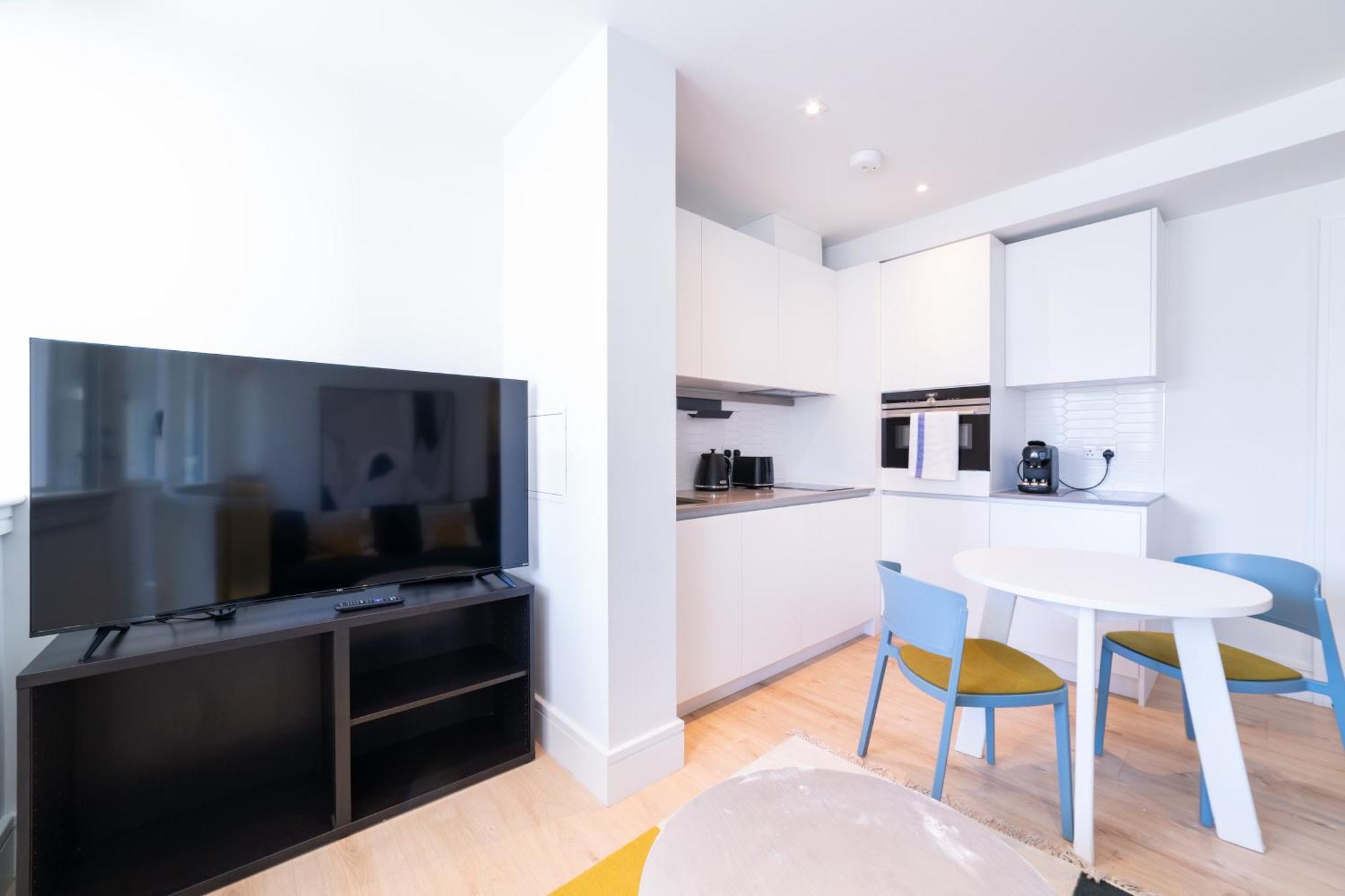 Stylish Retreats On Olympic Way Lejlighed London Eksteriør billede