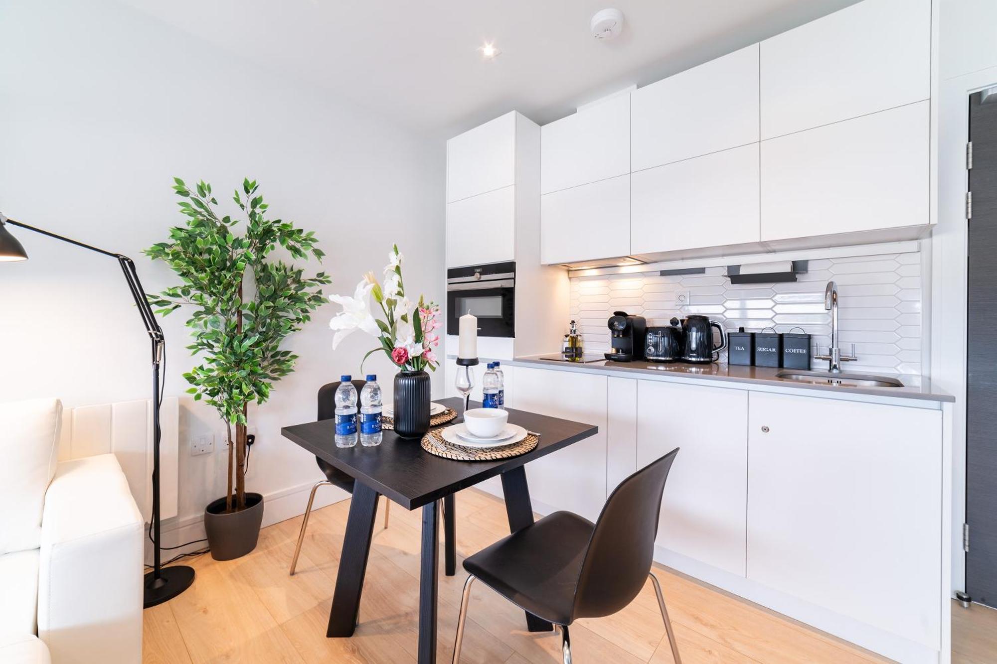 Stylish Retreats On Olympic Way Lejlighed London Eksteriør billede
