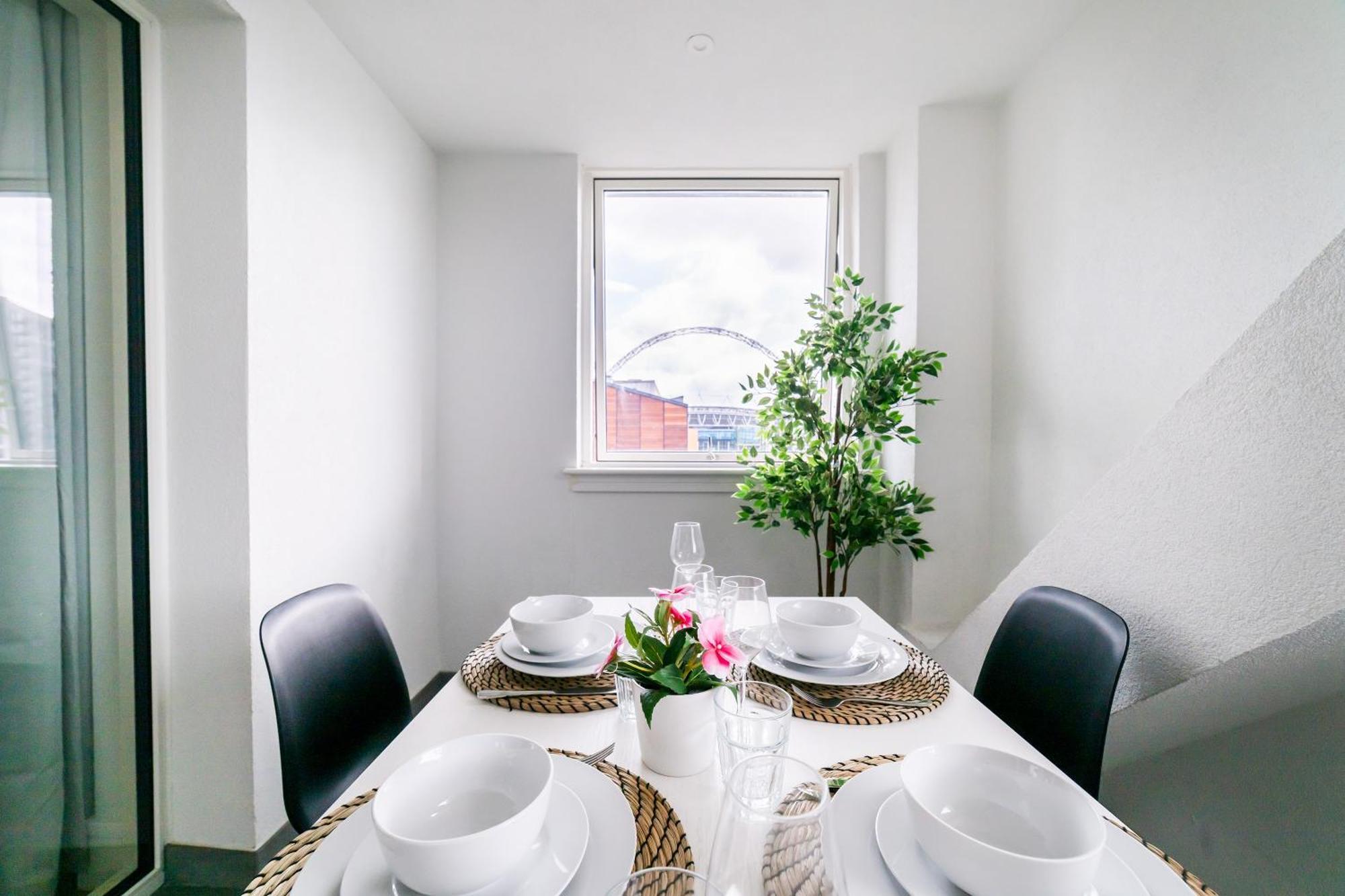 Stylish Retreats On Olympic Way Lejlighed London Eksteriør billede
