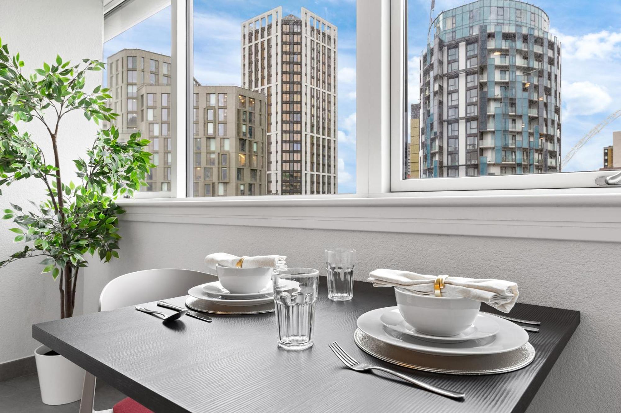 Stylish Retreats On Olympic Way Lejlighed London Eksteriør billede