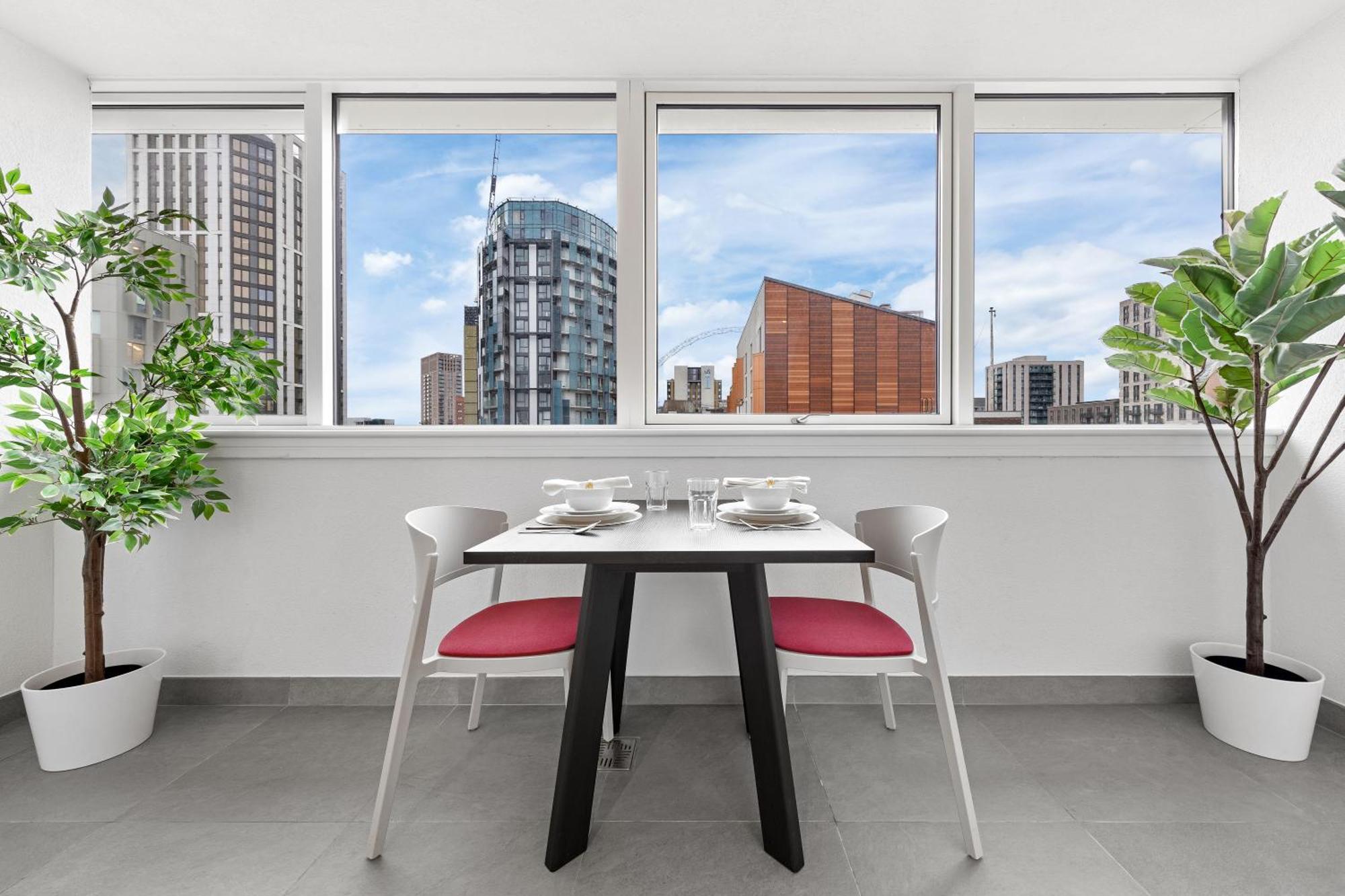 Stylish Retreats On Olympic Way Lejlighed London Eksteriør billede