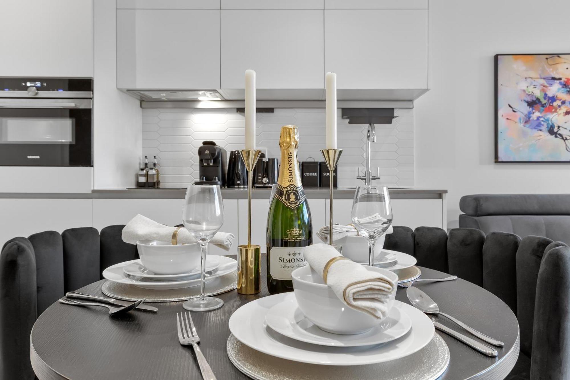 Stylish Retreats On Olympic Way Lejlighed London Eksteriør billede