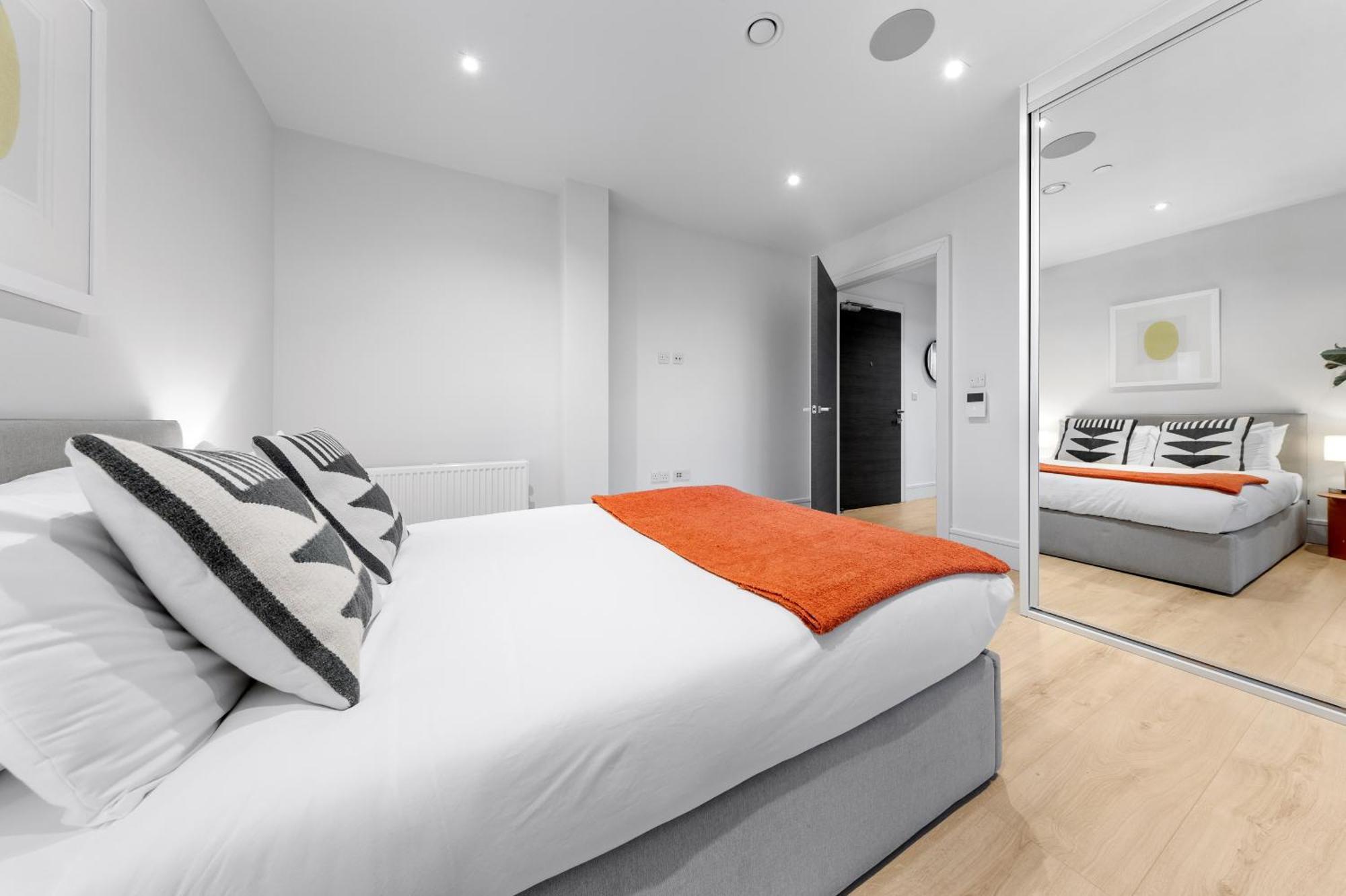 Stylish Retreats On Olympic Way Lejlighed London Eksteriør billede
