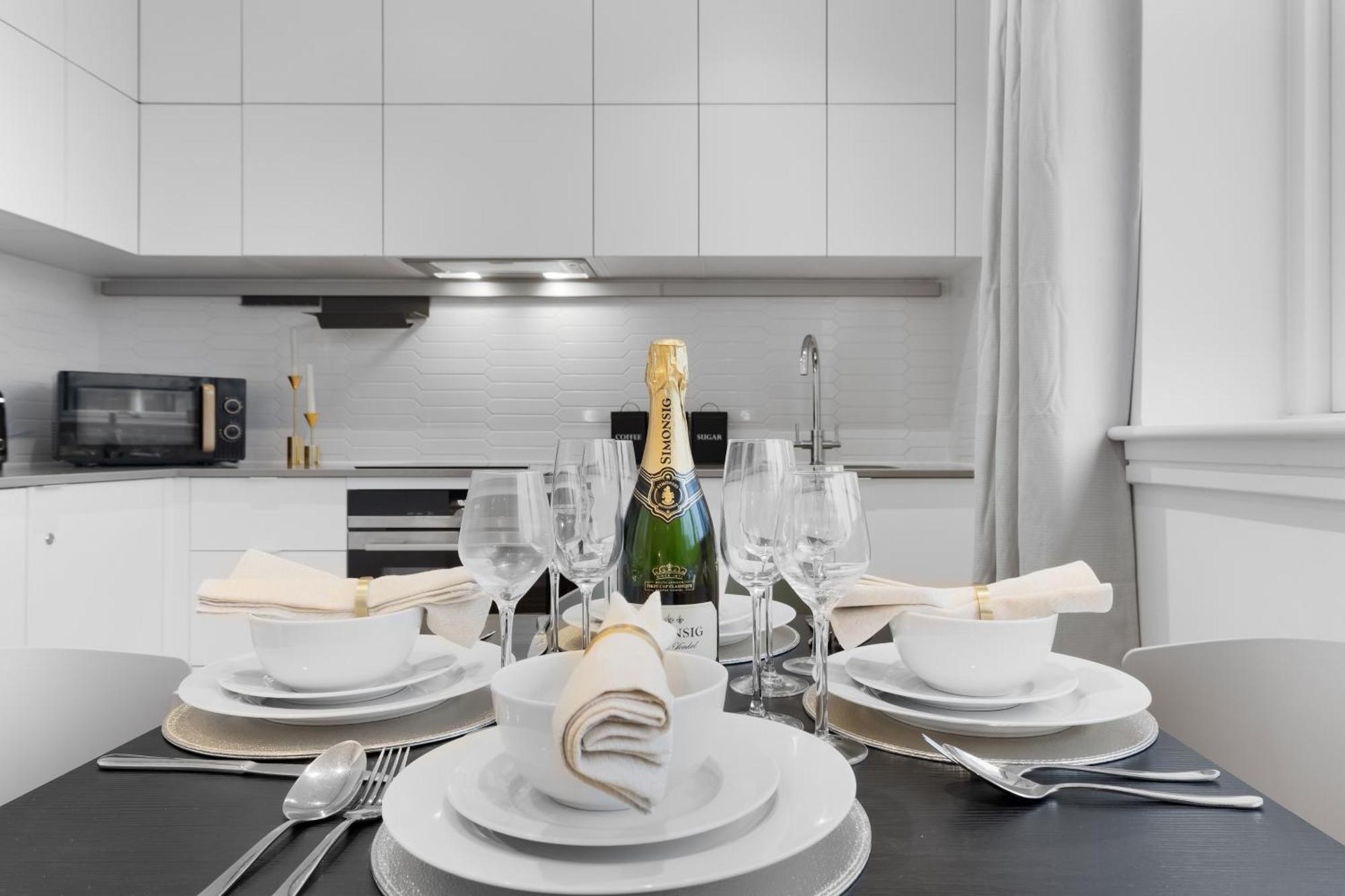 Stylish Retreats On Olympic Way Lejlighed London Eksteriør billede